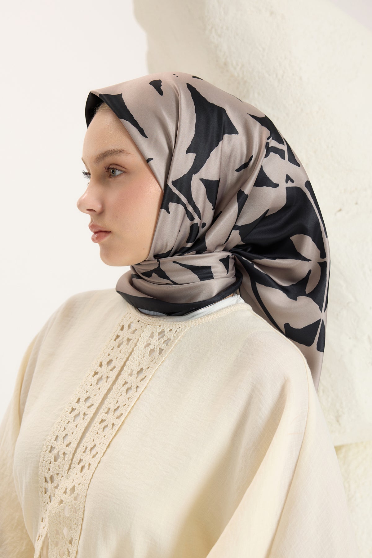 Desenli Twill Eşarp Leaf Siyah