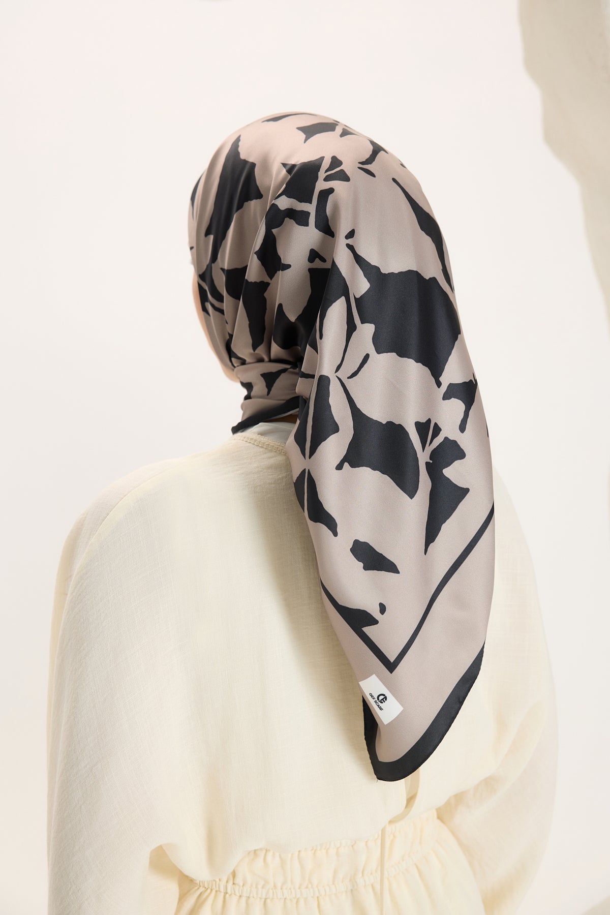 Desenli Twill Eşarp Leaf Siyah