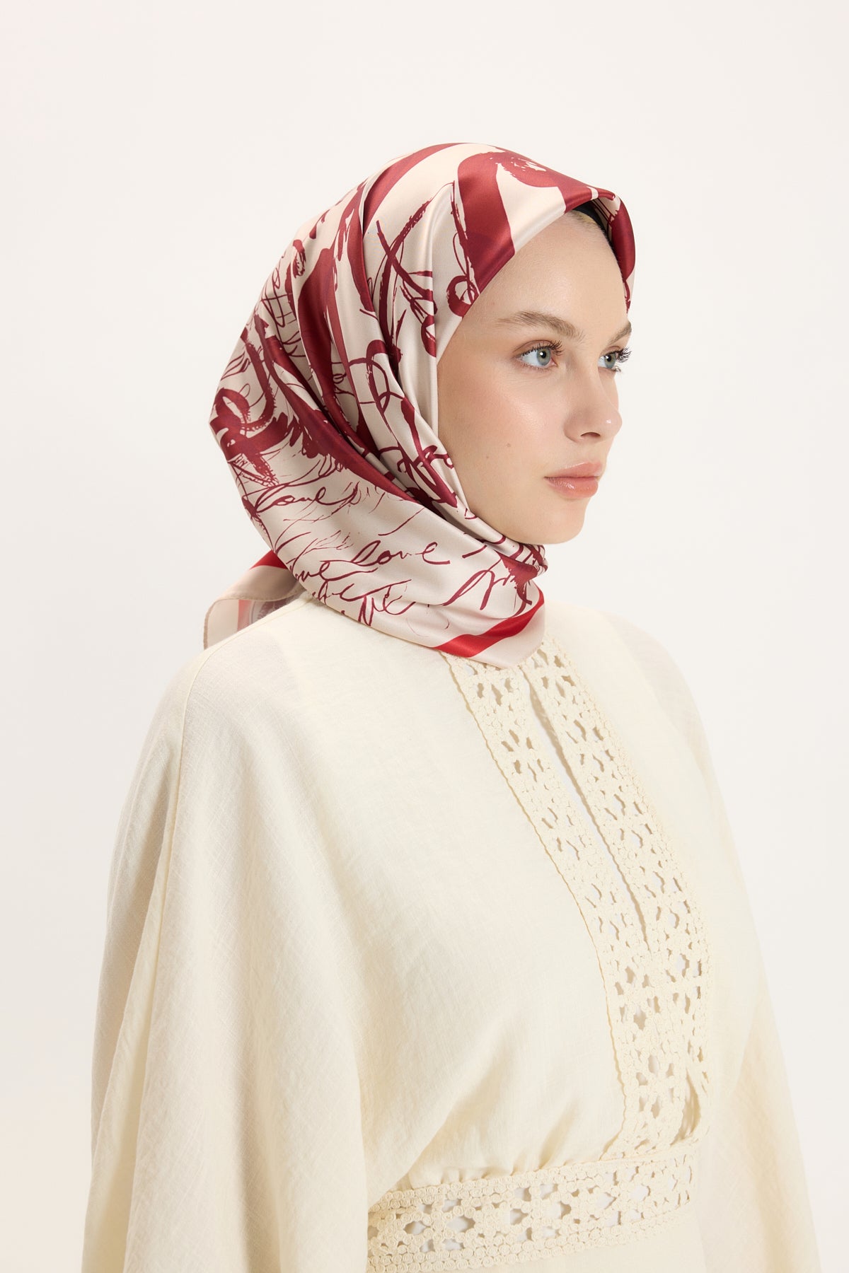 Desenli Twill Eşarp Love Bordo