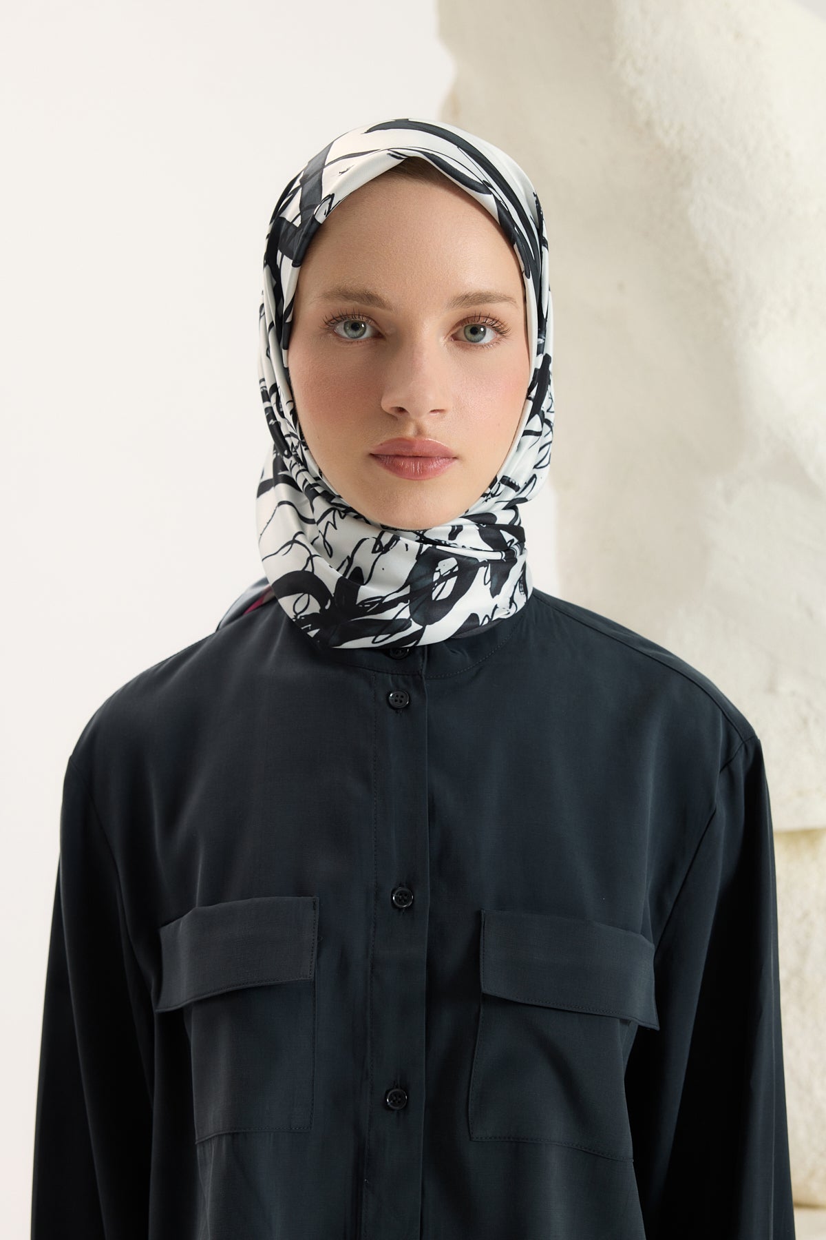 Desenli Twill Eşarp Love Ekru