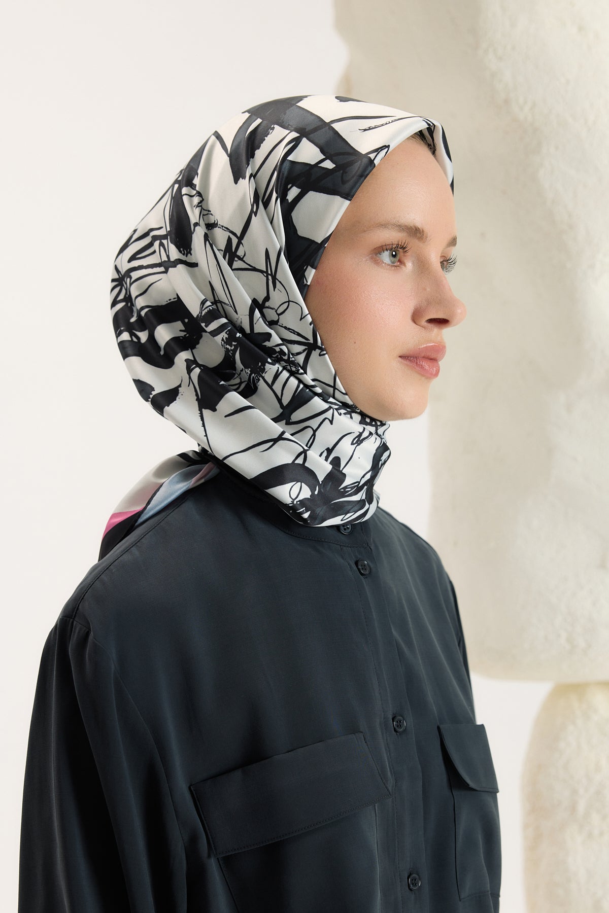 Desenli Twill Eşarp Love Ekru