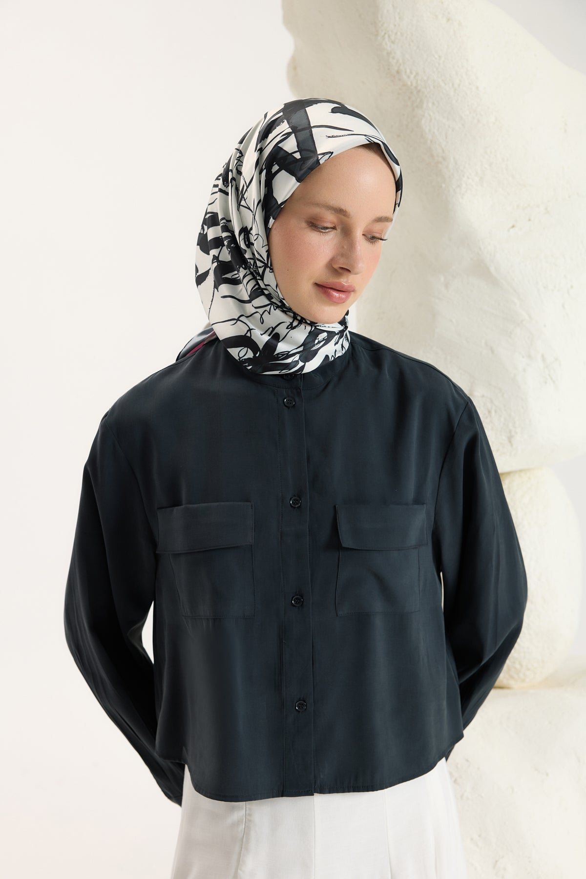 Desenli Twill Eşarp Love Ekru