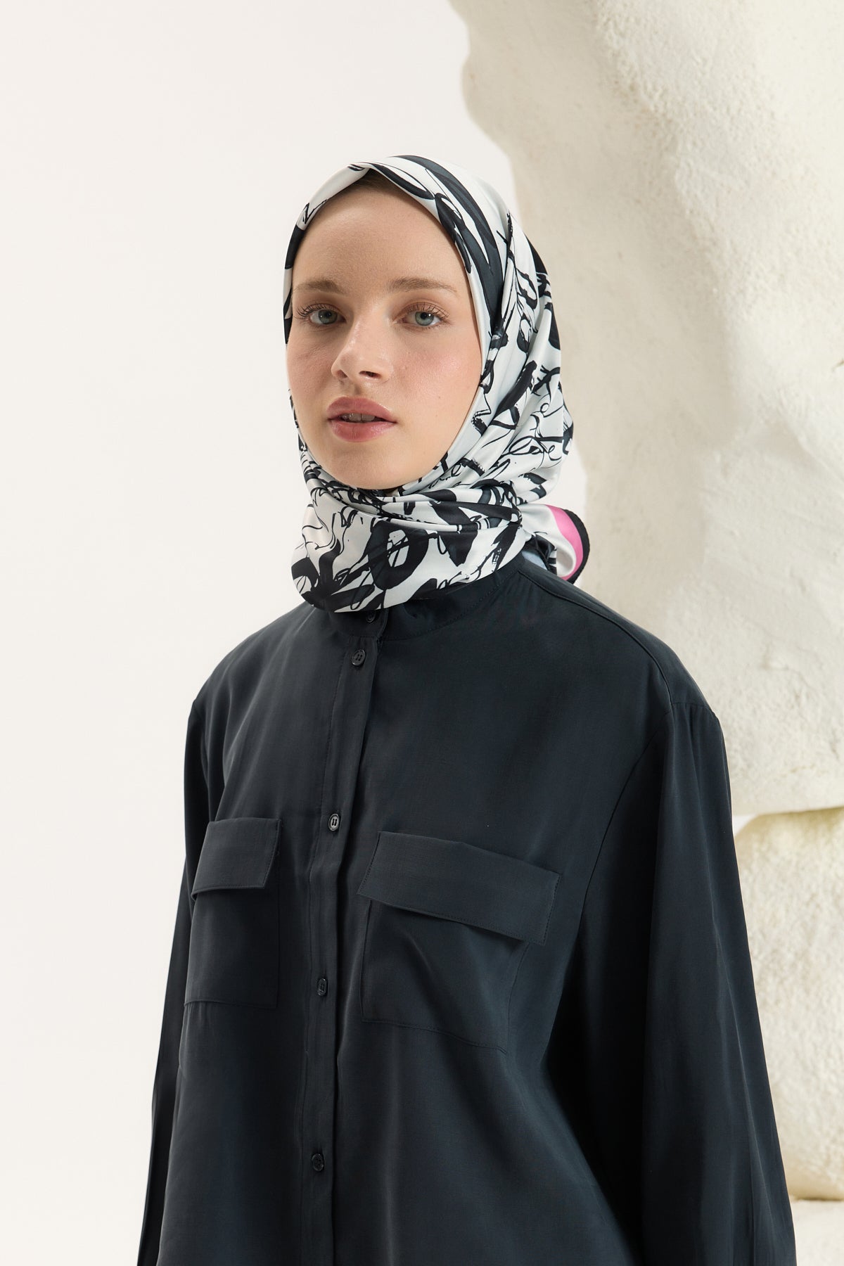 Desenli Twill Eşarp Love Ekru