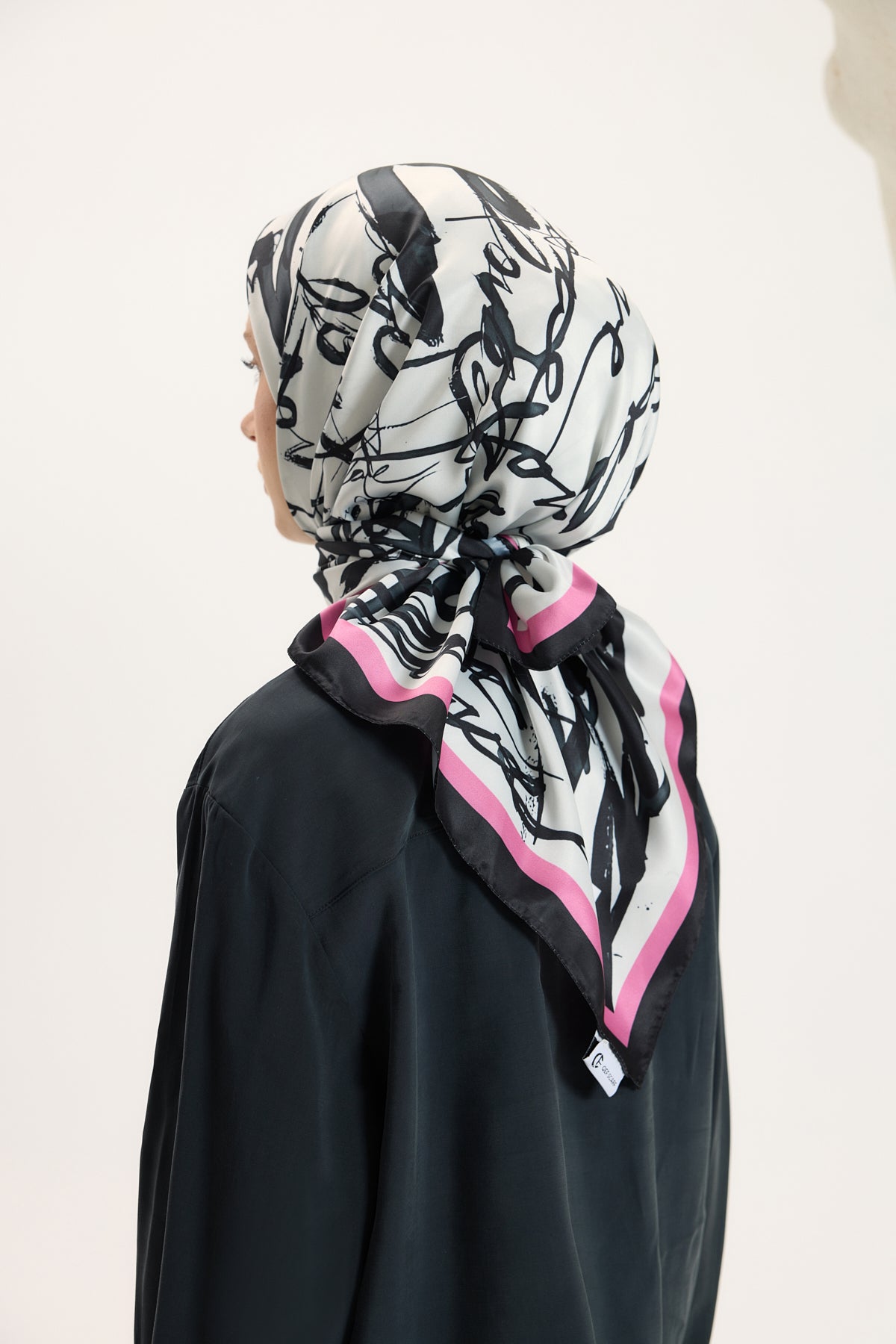Desenli Twill Eşarp Love Ekru