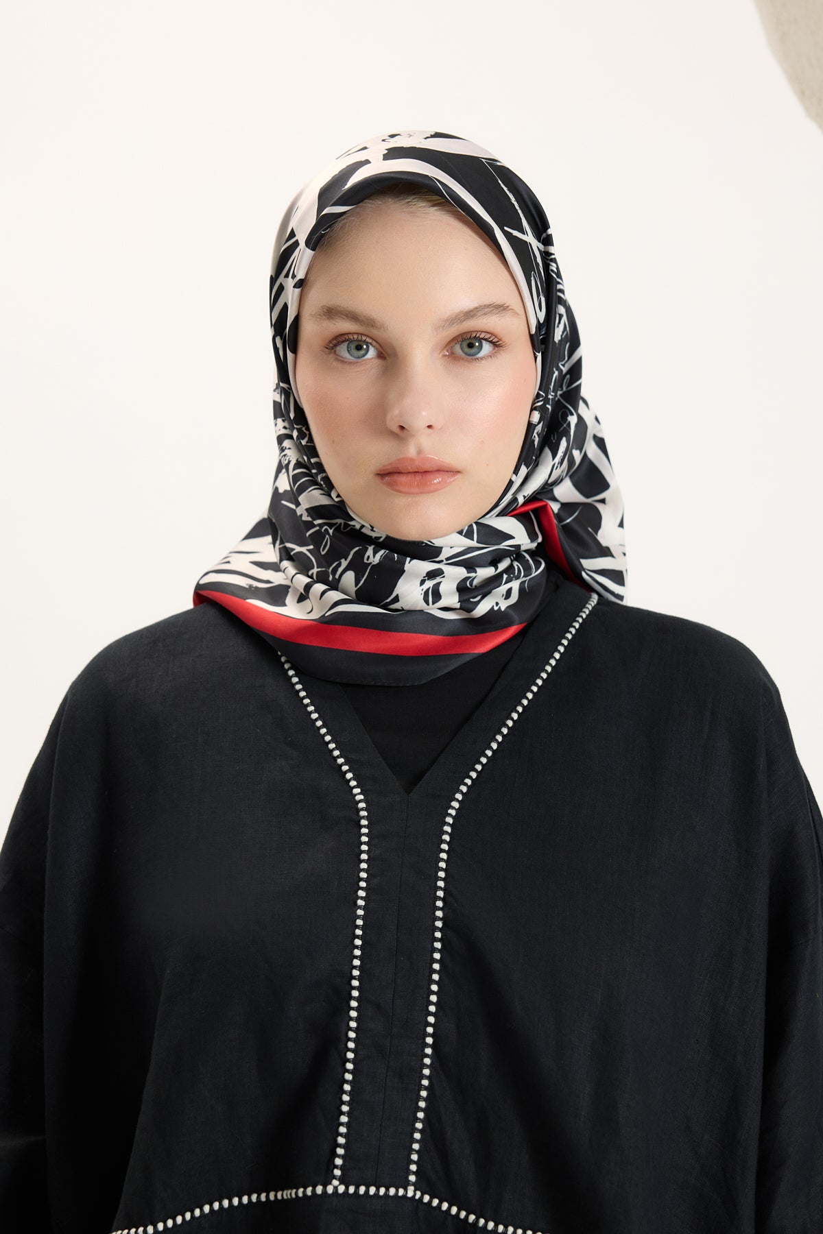 Desenli Twill Eşarp Love Siyah