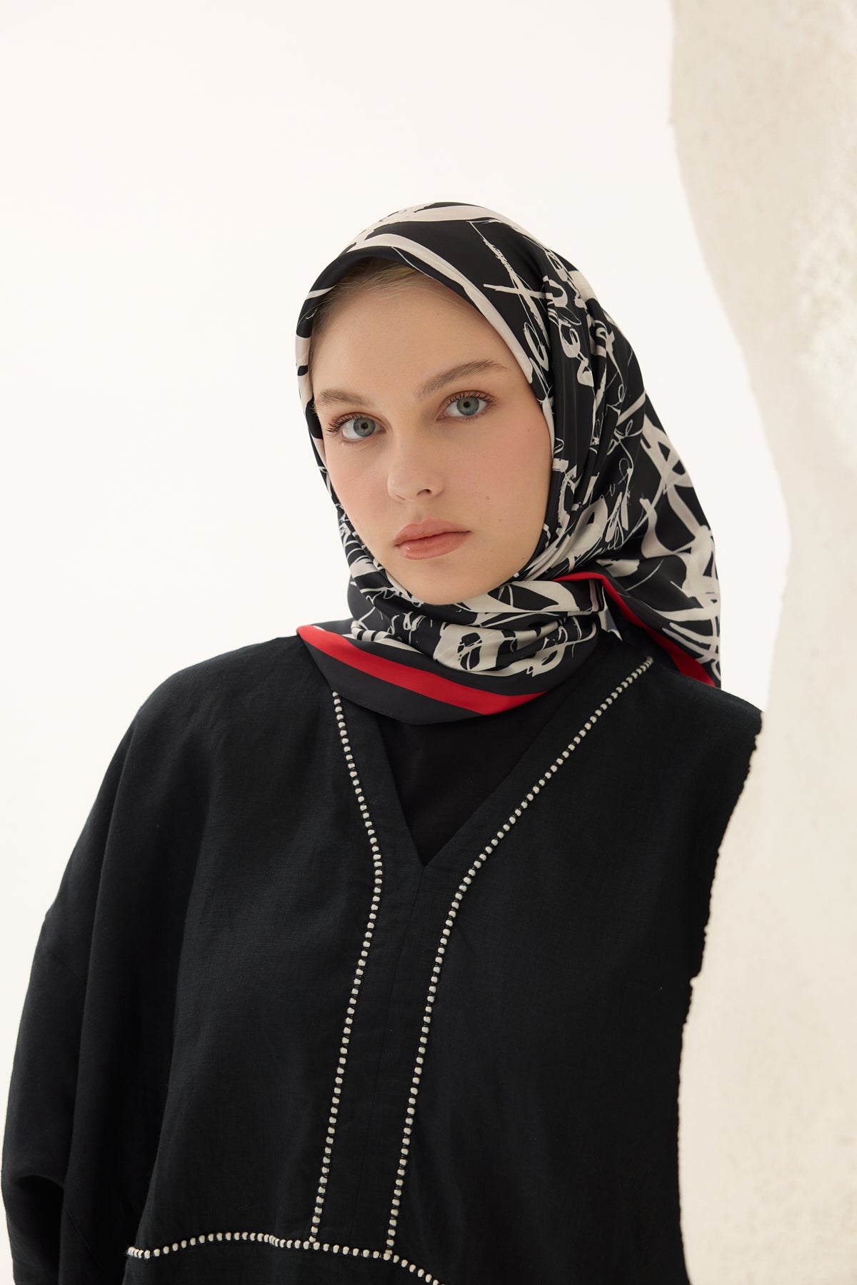 Desenli Twill Eşarp Love Siyah