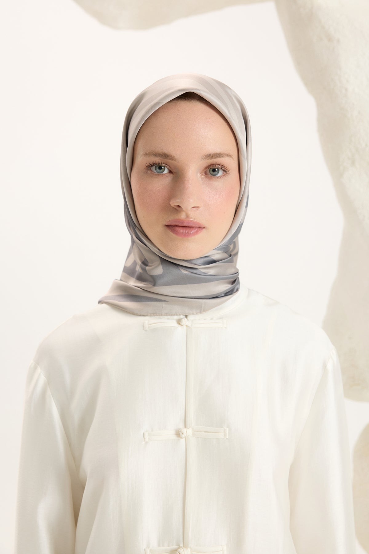 Desenli Twill Eşarp Side