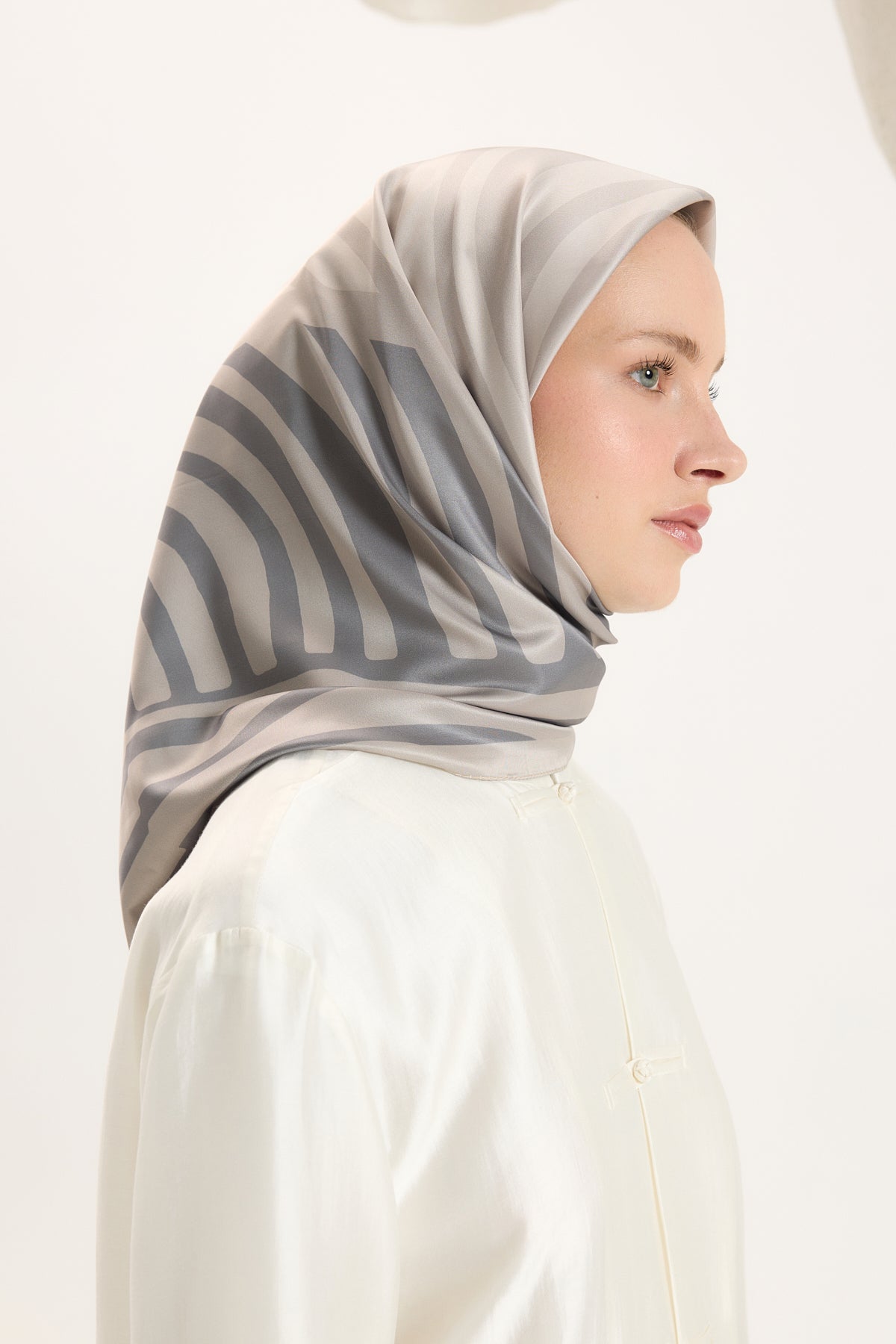 Desenli Twill Eşarp Side
