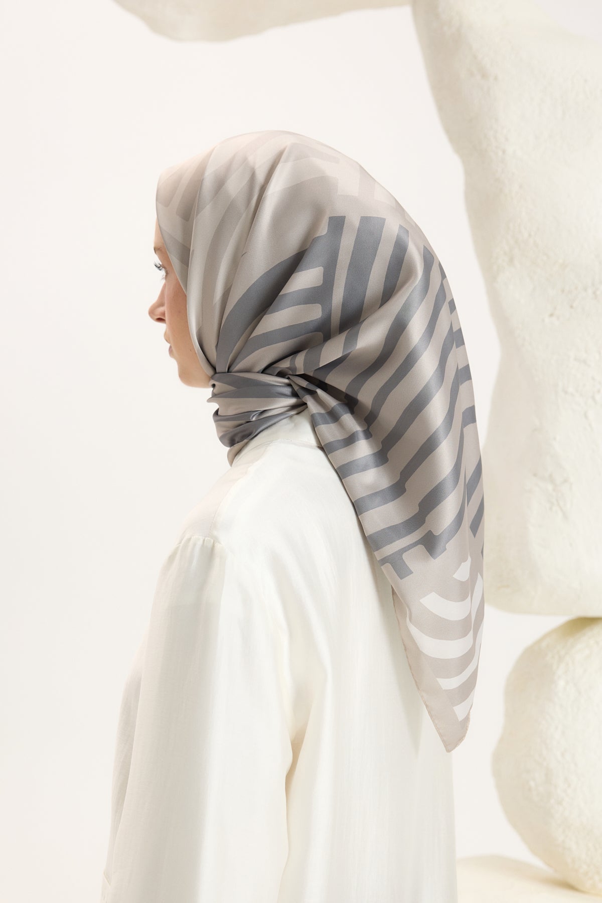 Desenli Twill Eşarp Side