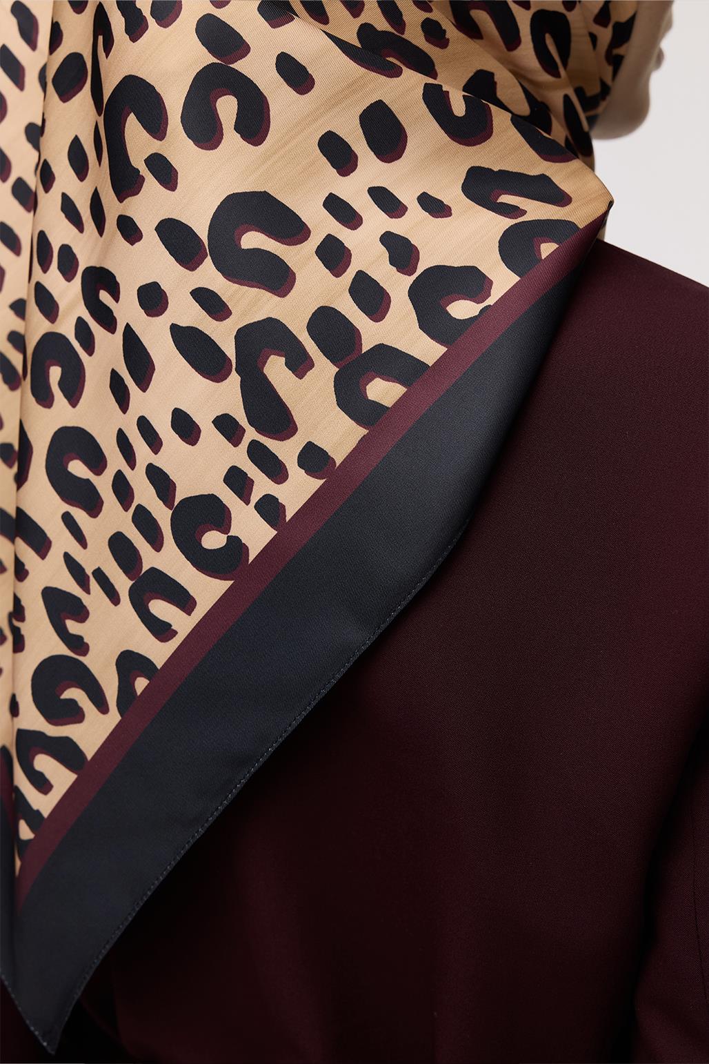Desenli Twill İpek Eşarp Panther