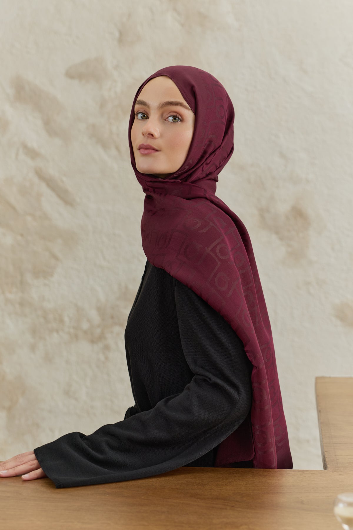 İpek Jakar Monogram Şal Bordo