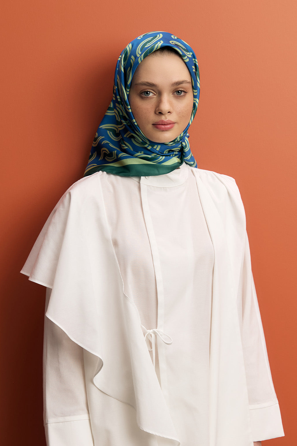 Kadınlara özel zümrüt yeşili twill ipek eşarp

