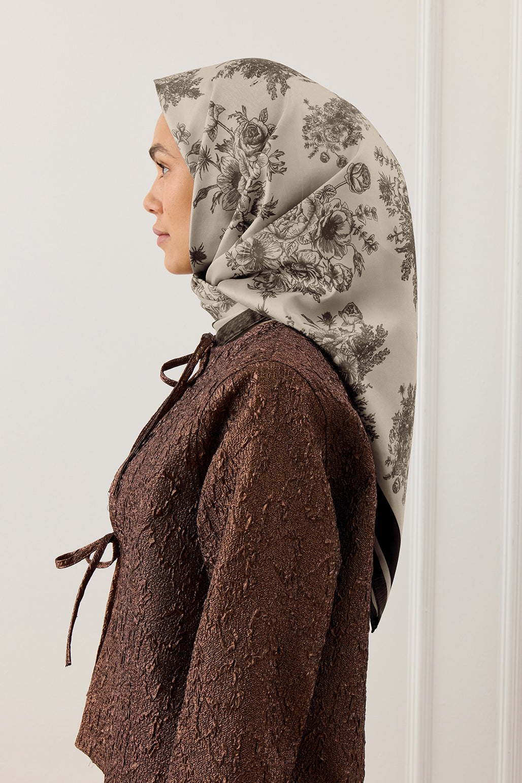 Desenli Siyah Twill İpek Eşarp