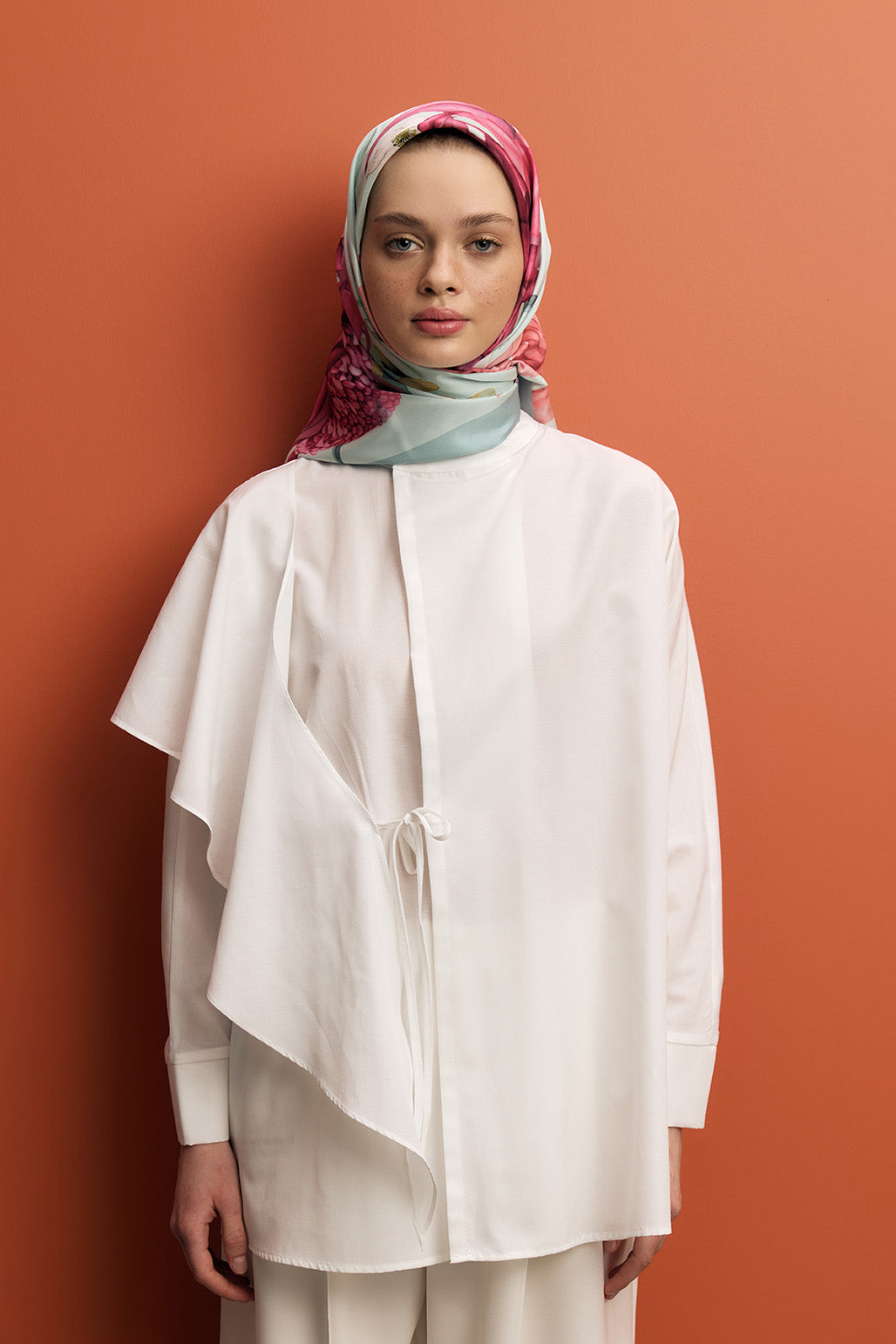 floral mix desenli twill ipek eşarp modeli