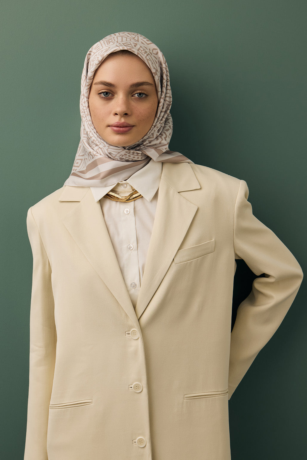 odern tasarım Tina desenli twill ipek eşarp bej