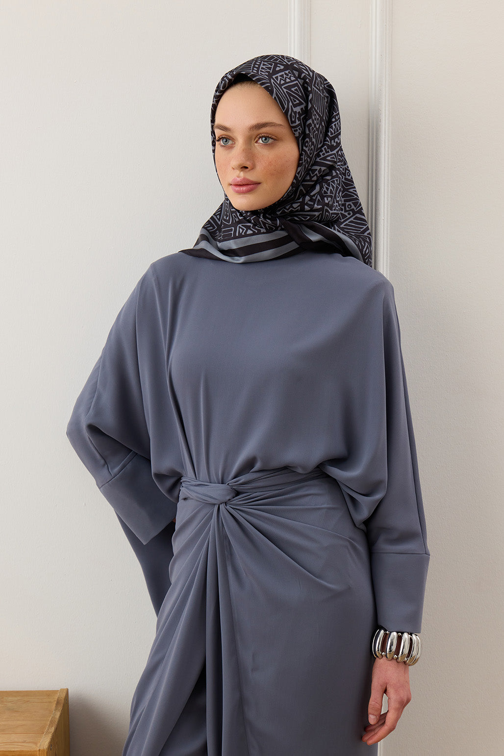 Modern tasarım Tina desenli twill ipek eşarp siyah